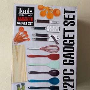 22 piece gadget set for the kitchen